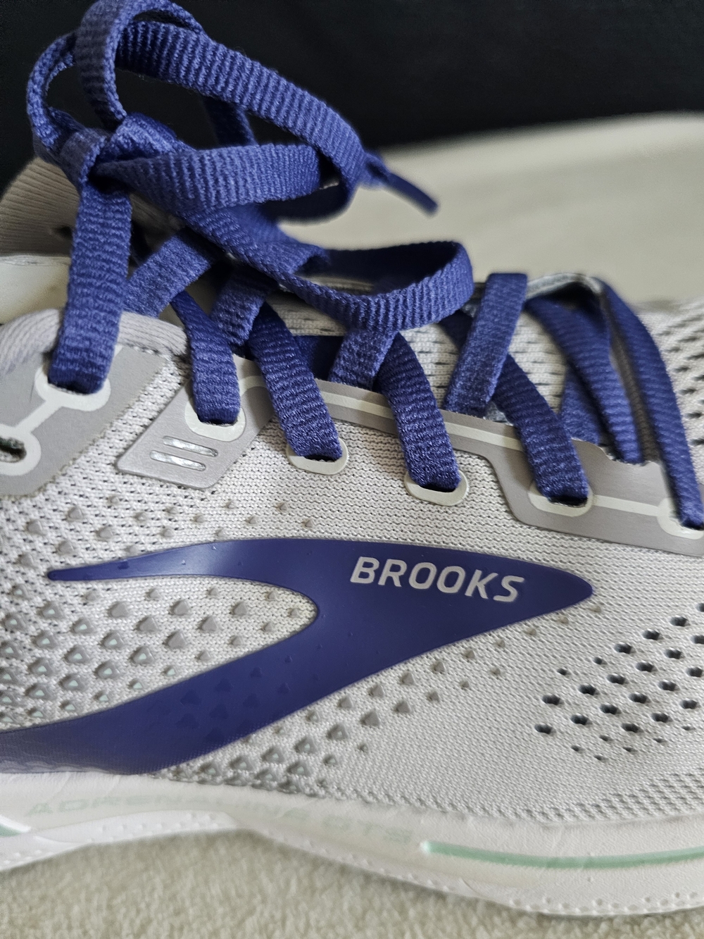 EXELLENT BROOKS Women's Adrenaline GTS-22 Running Sneakers Grey/Blue Sz 9 - Picture 8 of 15